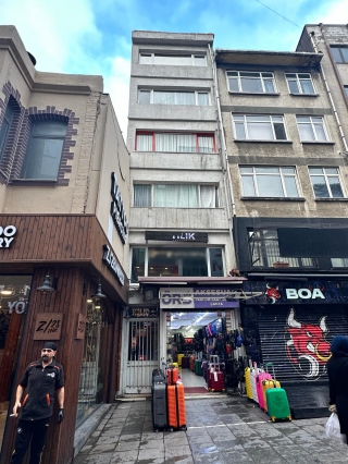 KADIKÖY SERASKER CADDESİ ÜZERİNDE SATILIK KOMPLE BİNA