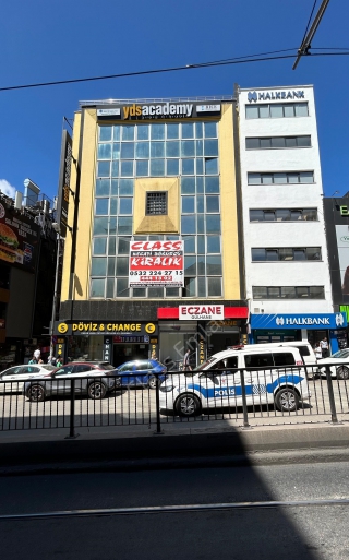 KADIKÖY ALTIYOL İLE RIHTIM ARASINDA KİRALIK OFİS