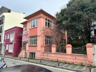 ÜSKÜDAR SALACAK'TA KOMPLE SATILIK 3 KATLI BAHÇELİ KÖŞK