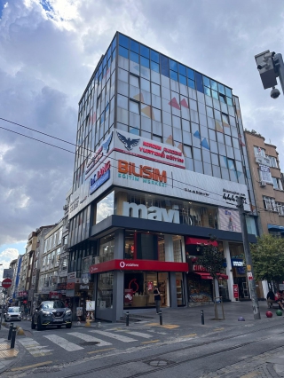 KADIKÖY BAHARİYE CADDESİ'NDE KİRALIK OFİS KATI