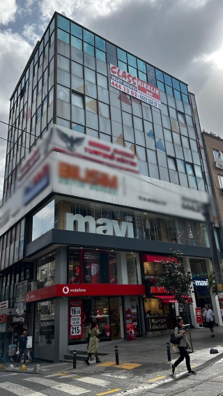 KADIKÖY BAHARİYE CADDESİ'NDE KİRALIK OFİS KATI