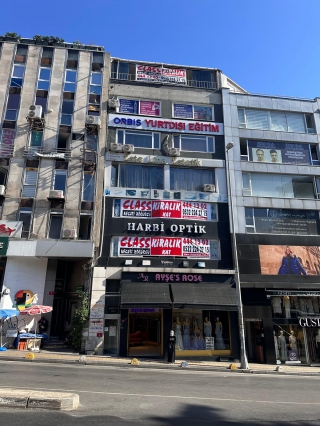 KADIKÖY ALTIYOL'DA CADDE ÜZERİNDE KİRALIK OFİS