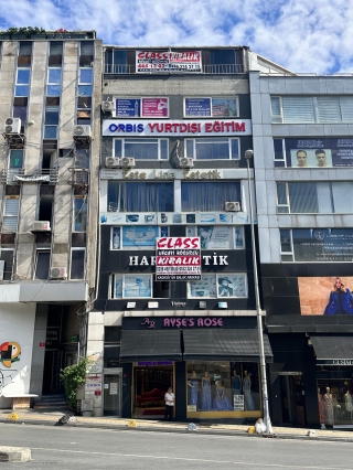 KADIKÖY ALTIYOL'DA CADDE ÜZERİNDE KİRALIK OFİS